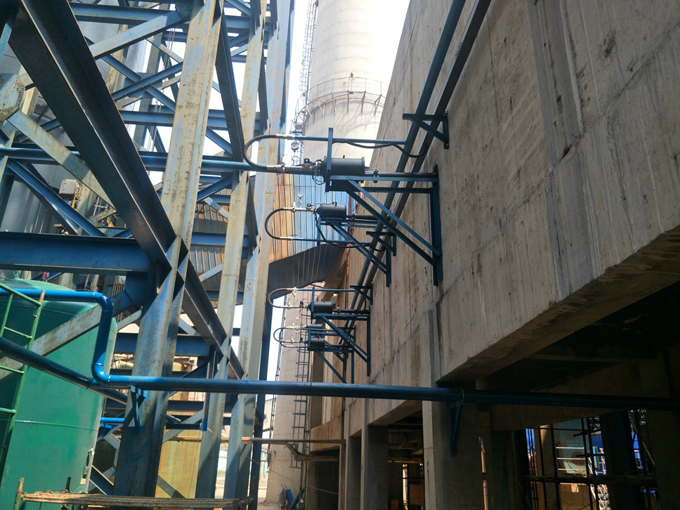 1000MW超臨界機(jī)組SCR脫硝安裝聲波吹灰器(圖1) x49061.jpg